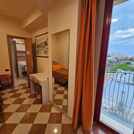 סניגליה Hotel Fiorella מראה חיצוני תמונה
