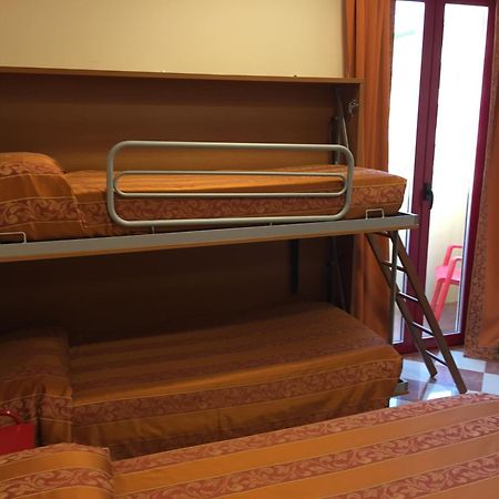 סניגליה Hotel Fiorella חדר תמונה