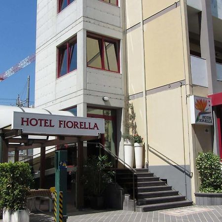 סניגליה Hotel Fiorella מראה חיצוני תמונה
