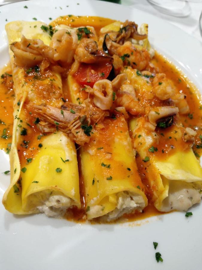 סניגליה Hotel Fiorella מראה חיצוני תמונה