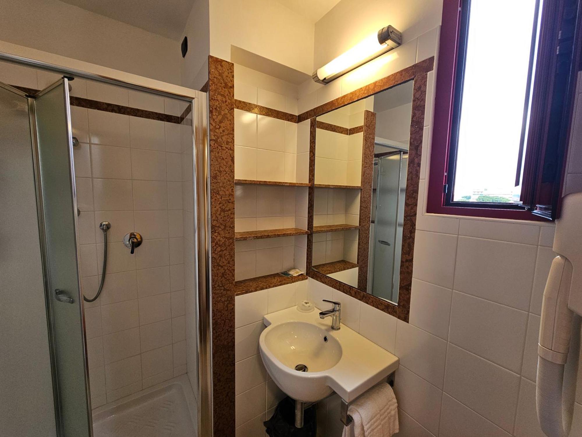 סניגליה Hotel Fiorella מראה חיצוני תמונה