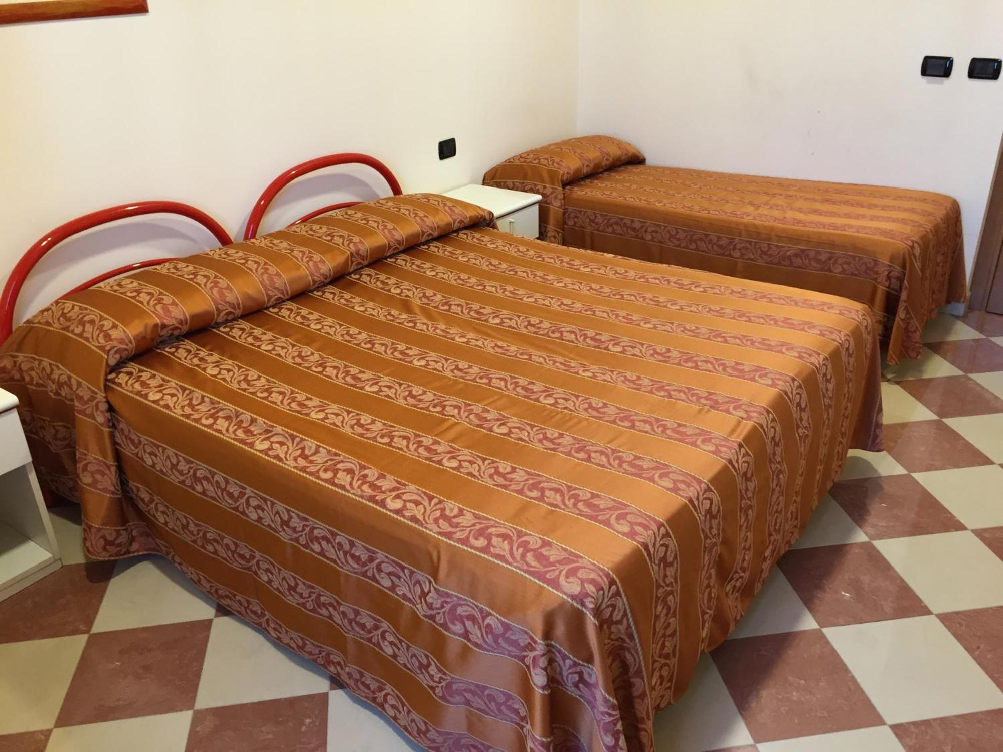 סניגליה Hotel Fiorella חדר תמונה