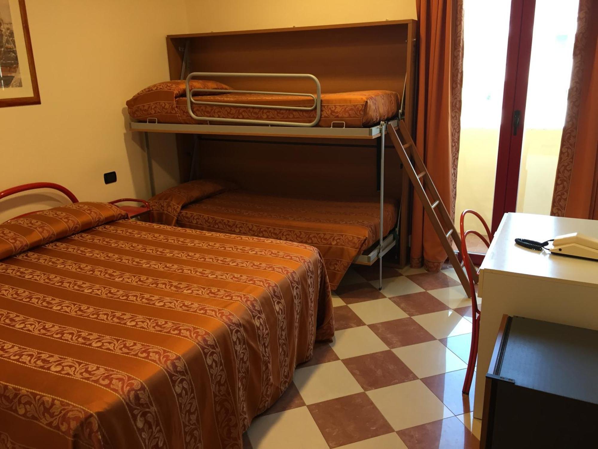 סניגליה Hotel Fiorella חדר תמונה