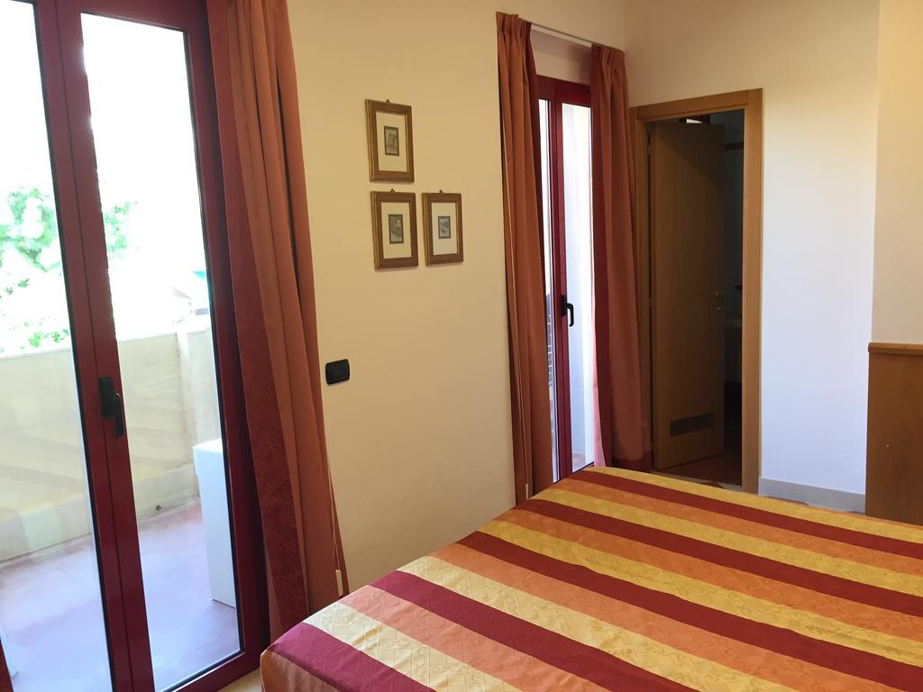 סניגליה Hotel Fiorella חדר תמונה