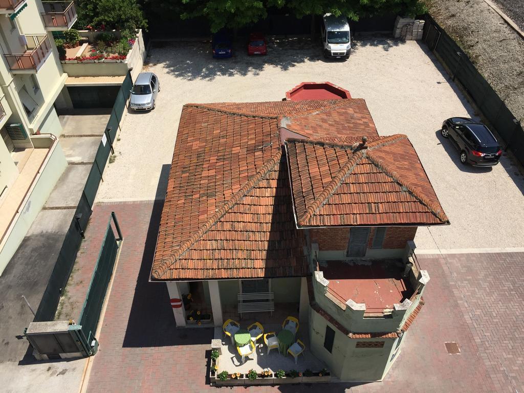 סניגליה Hotel Fiorella מראה חיצוני תמונה