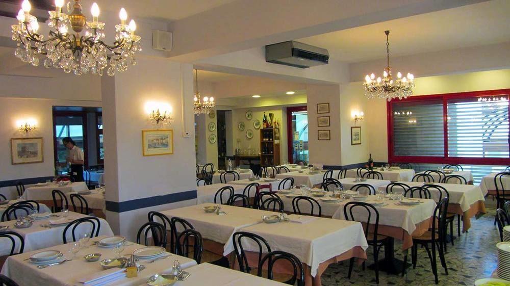 סניגליה Hotel Fiorella מראה חיצוני תמונה