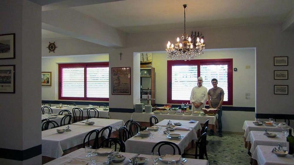 סניגליה Hotel Fiorella מראה חיצוני תמונה