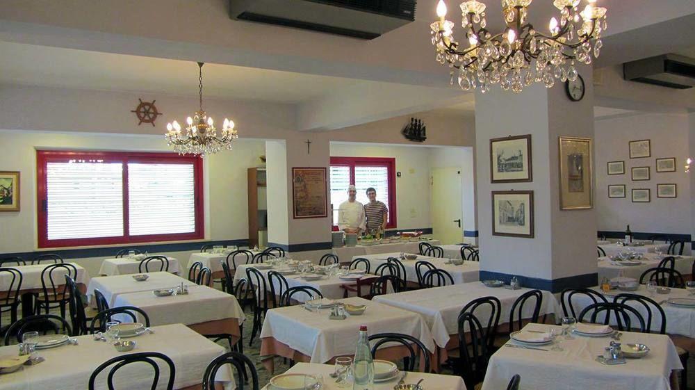 סניגליה Hotel Fiorella מראה חיצוני תמונה