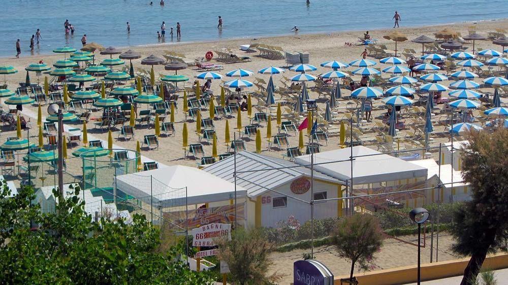 סניגליה Hotel Fiorella מראה חיצוני תמונה