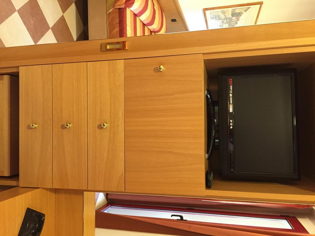 סניגליה Hotel Fiorella מראה חיצוני תמונה