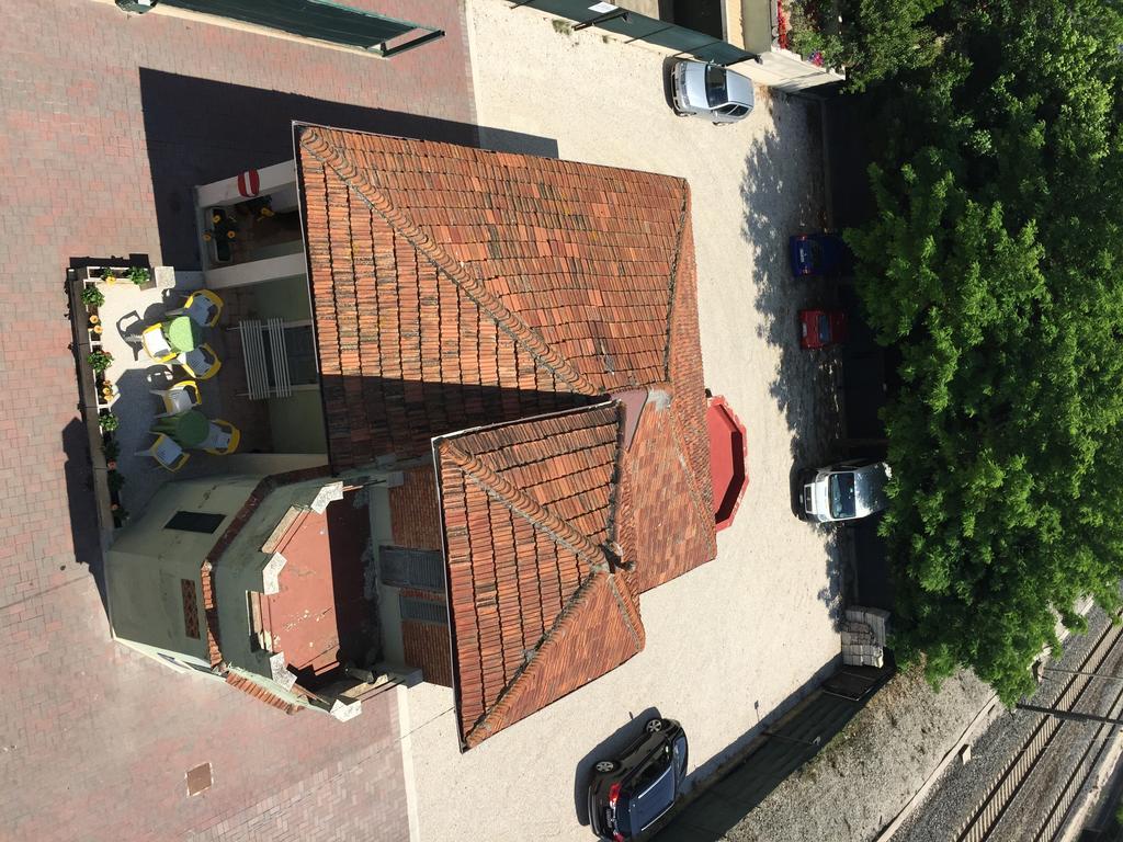 סניגליה Hotel Fiorella מראה חיצוני תמונה