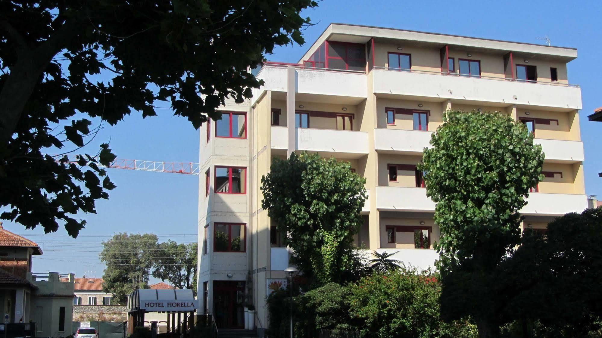 סניגליה Hotel Fiorella מראה חיצוני תמונה
