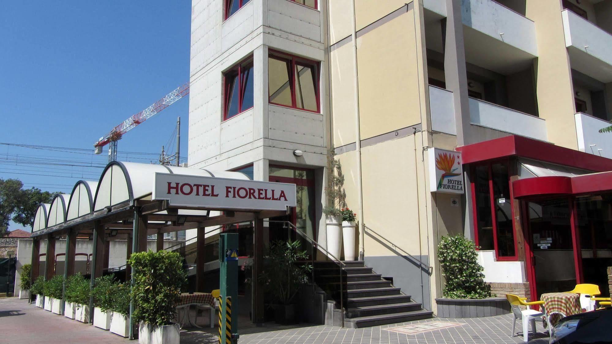 סניגליה Hotel Fiorella מראה חיצוני תמונה